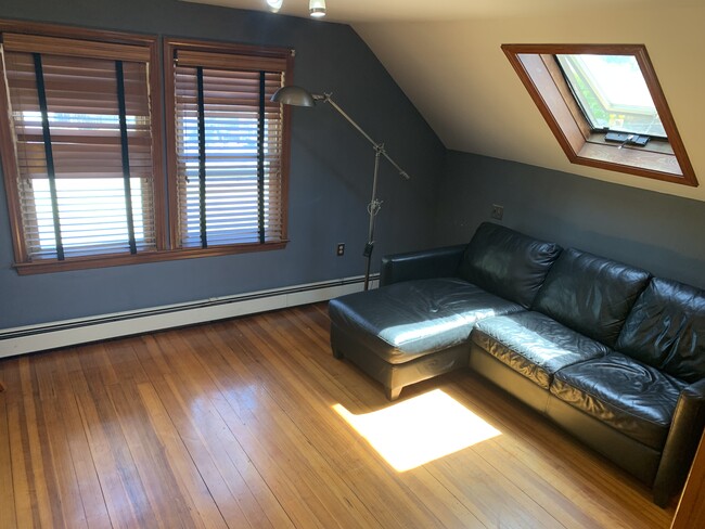 Foto del edificio - 1034 N Main St