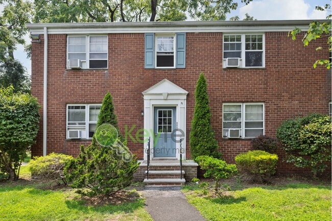 Quiet 2nd-Floor 1BR Condo – Updated Bath, Pet Friendly & Easy NYC Commute - Quiet 2nd-Floor 1BR Condo – Updated Bath, Pet Friendly & Easy NYC Commute