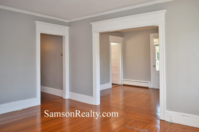 Foto del edificio - 136 Irving Ave