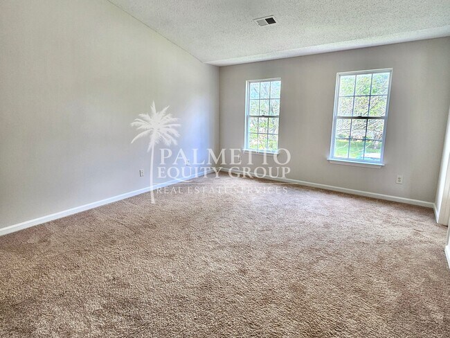 Foto del edificio - 5715 River Glen Dr