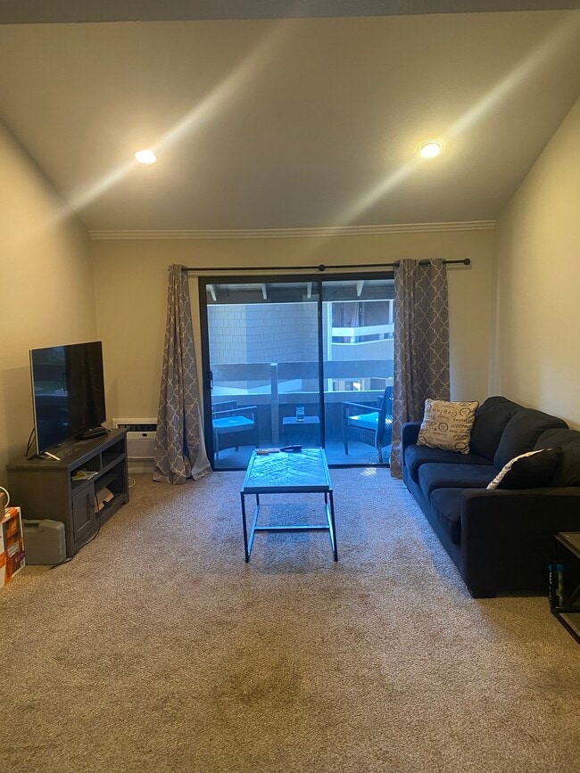 Building Photo - 198 Springview