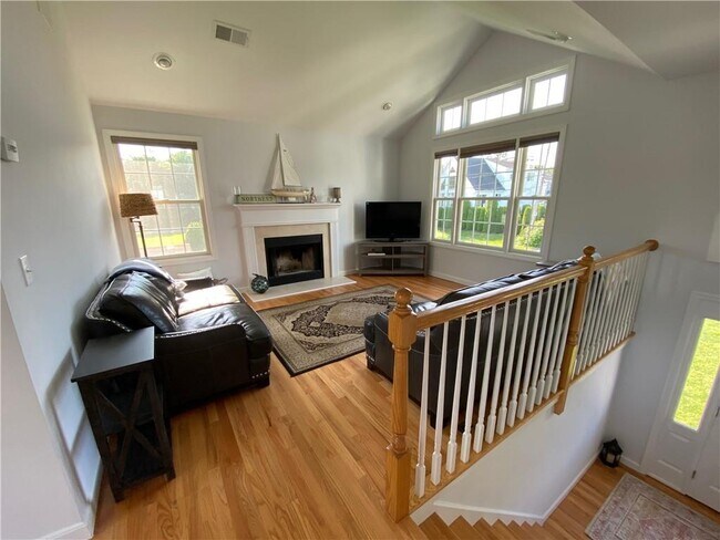 Building Photo - 14 Green Acres Dr