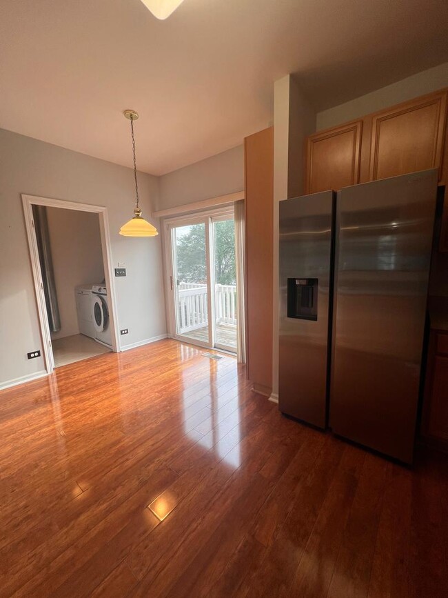 Building Photo - 2427 Oakfield Dr