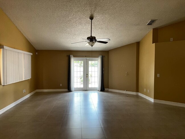 Building Photo - 8362 Dynasty Dr