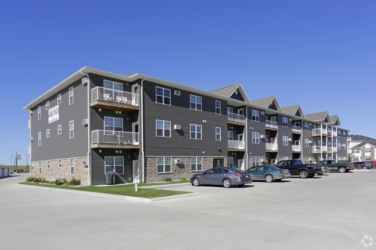 Burlington Exterior - Burlington Apartments