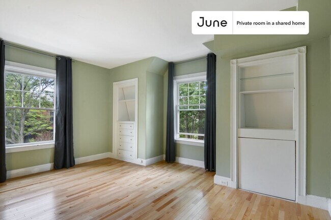 Building Photo - Room in Shared 7 bed/2.5 bath home