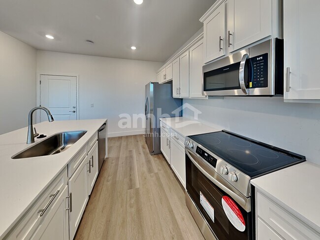 Foto del edificio - 7445 Keller Ln