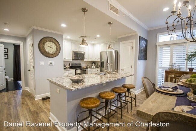 Building Photo - 33 Calhoun St