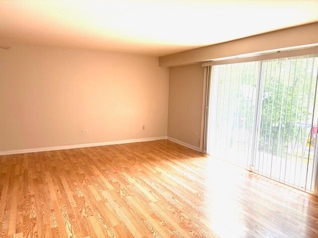 Building Photo - 5846 W 77th St