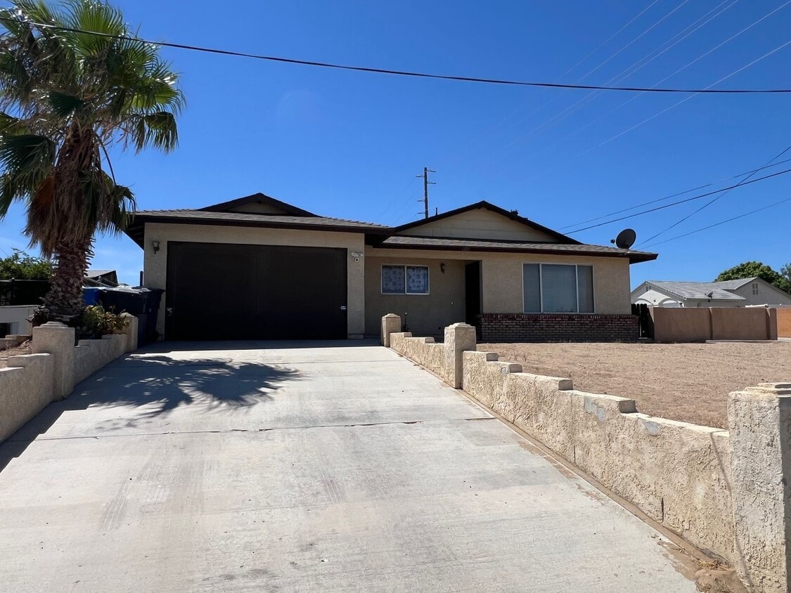 Foto principal - 3 Bedroom 2 Bathroom House with RV Parking...