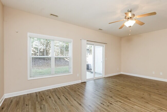 Foto del edificio - 2545 Spring Oaks Way
