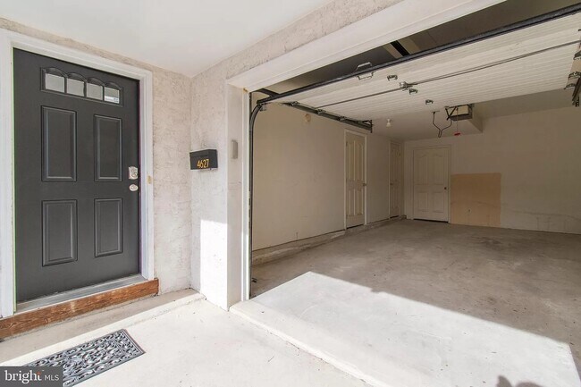 Building Photo - 4627 Mansion St