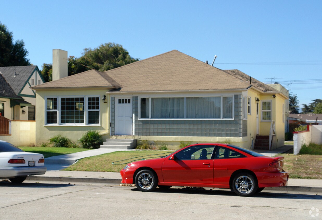 Building Photo - 641 Palm Dr