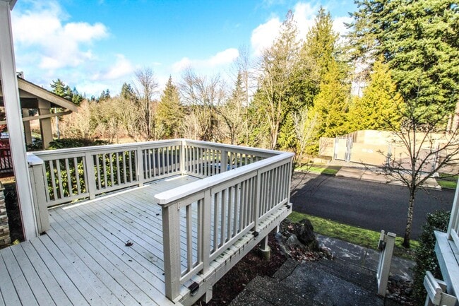 Building Photo - Beautiful and modern two story home in Cop...