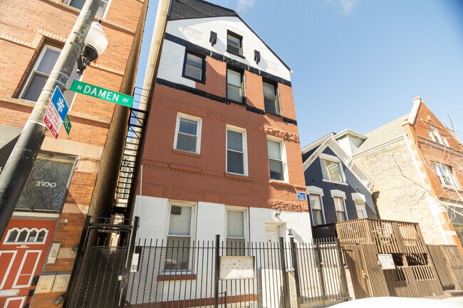 Foto del edificio - 2102 N Damen Ave