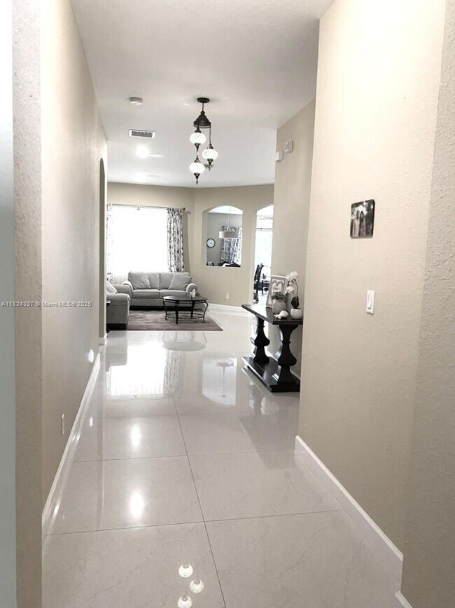 Foto del edificio - 4463 Rainbow Ave