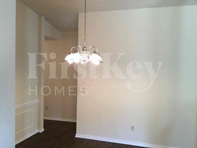 Building Photo - 2110 Richbrook Drive