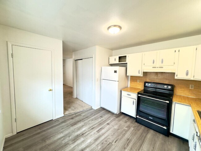 Building Photo - 171 S 900 W