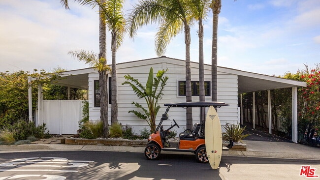 Foto del edificio - 29500 Heathercliff Rd