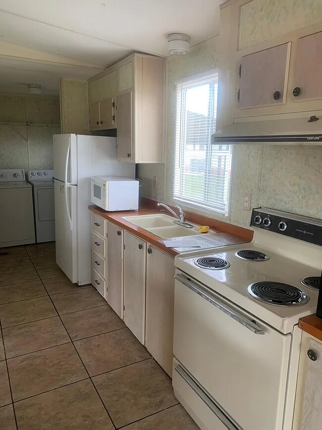 Foto del edificio - 4982 Foxwood Lake Dr