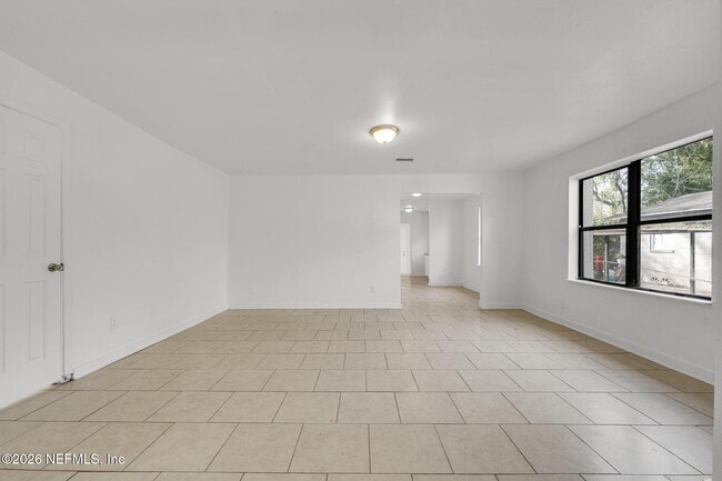 Building Photo - 1830 W 27th St