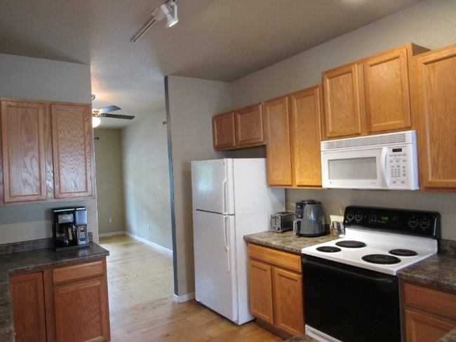 Building Photo - 2168 St James Dr