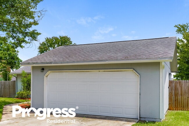 Building Photo - 7973 Swamp Flower Dr E