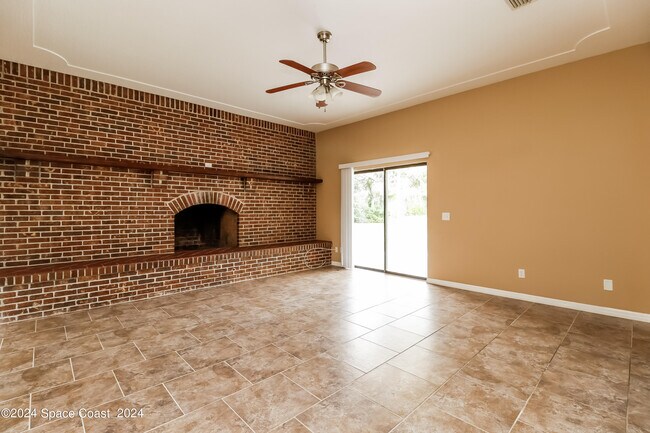 Building Photo - 2210 Alexander Dr