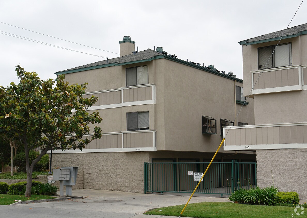 Foto del edificio - 1000 Parton St