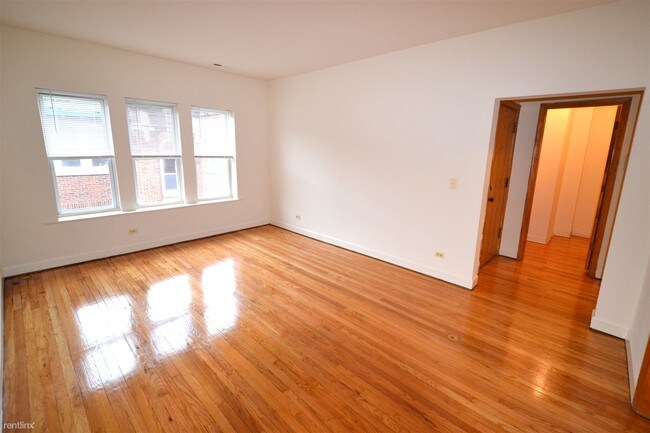 Building Photo - 2 br, 1 bath Apartment - 4903 N Whipple St 3W