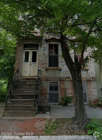 Building Photo - 153 4th Ave