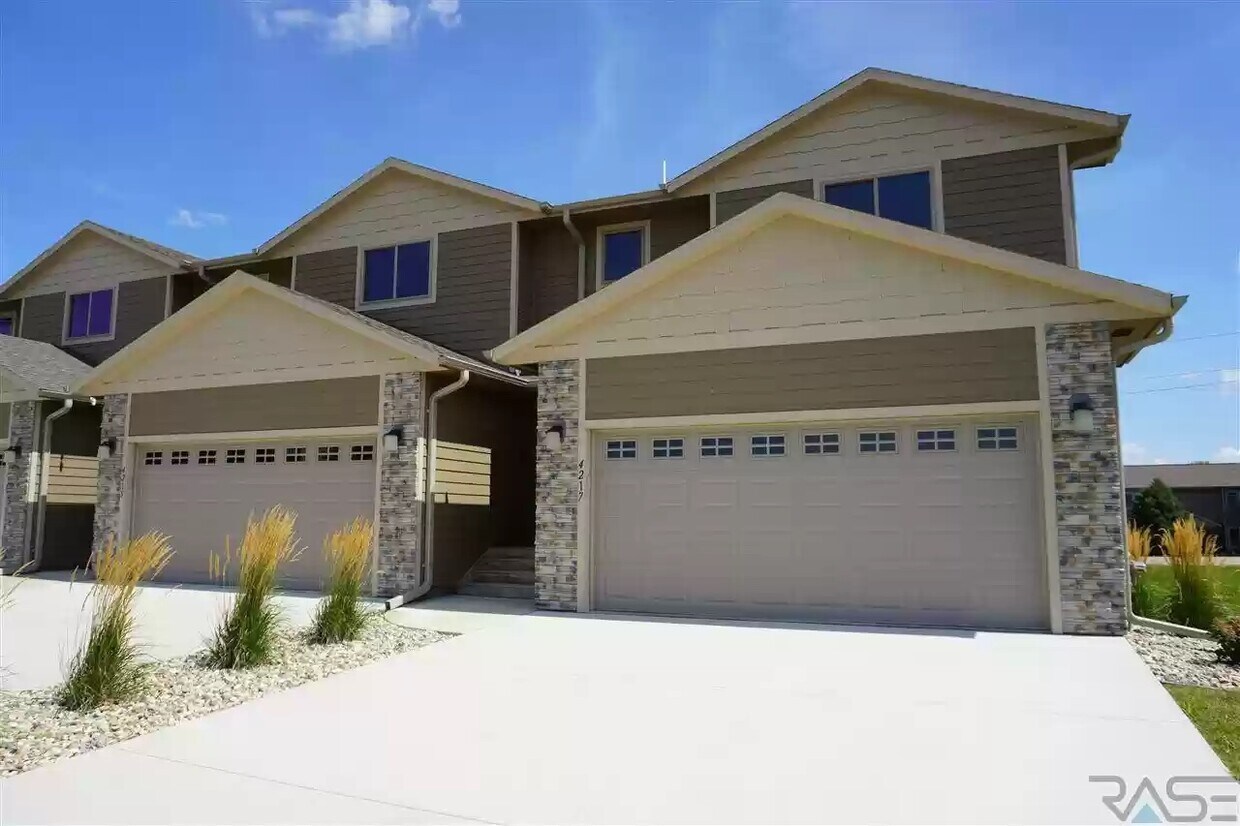 4217 N Knob Hill Ct, Sioux Falls, SD 57107 Townhome Rentals in Sioux