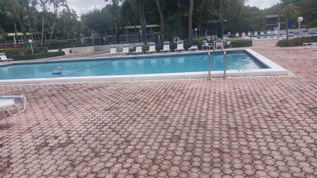 Foto del edificio - 550 Oaks Ln