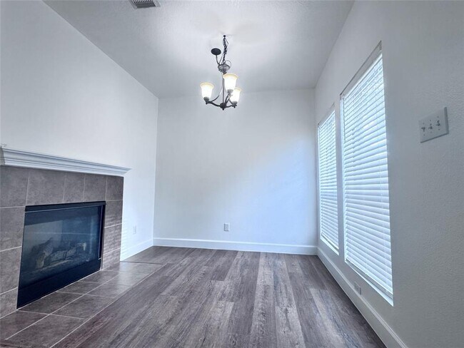 Building Photo - 15503 Hickory Dale St