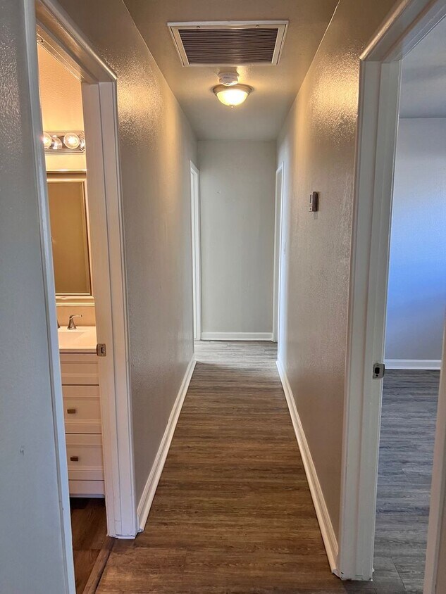 Foto principal - START APPLYING FOR THIS HOME NOW!
