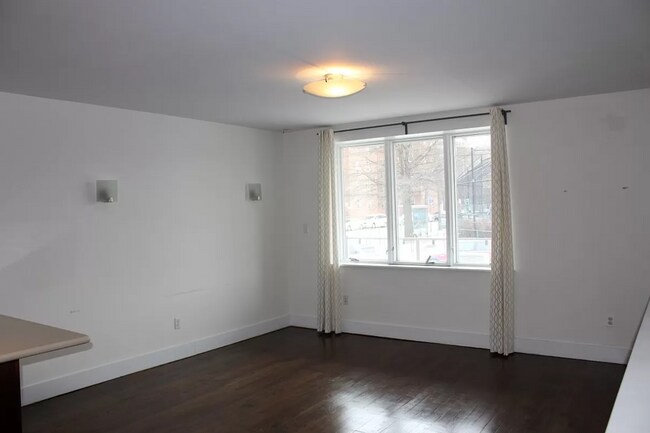 Building Photo - 836 Hicks St