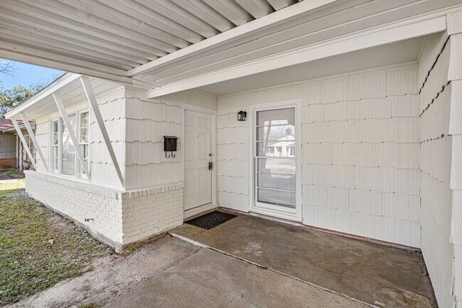 Foto del edificio - 6619 Maybank Dr