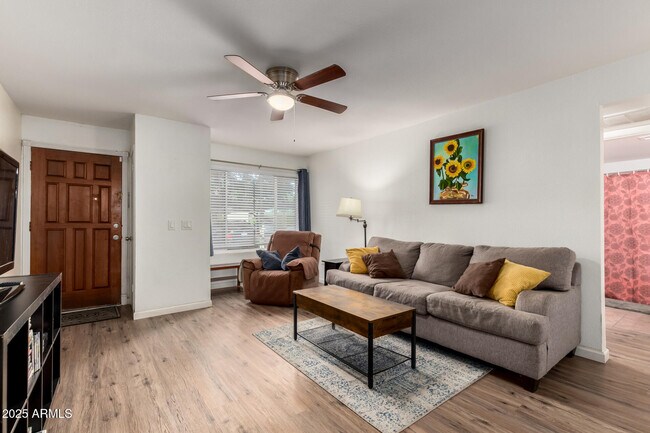 Foto del edificio - 1927 E Hampton Ave