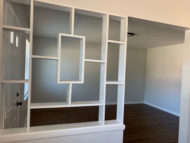 Building Photo - New Listing!   1110 Brooker St.