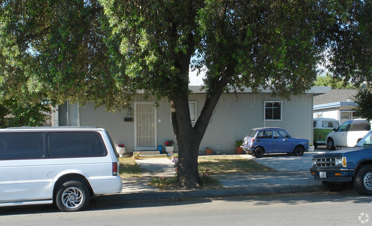 Building Photo - 288-290 Azucar Ave