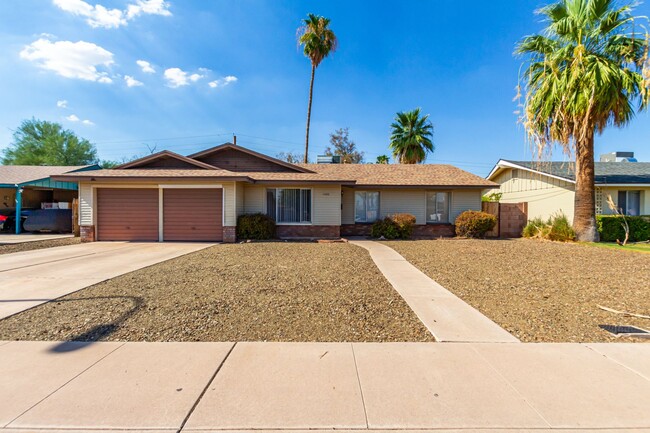 Building Photo - 4 BEDROOM, 2 BATH TEMPE HOME WITH SPACIOUS...