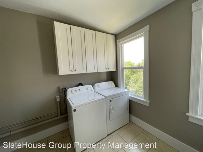 Building Photo - 3 br, 2.5 bath House - 205 W Main St
