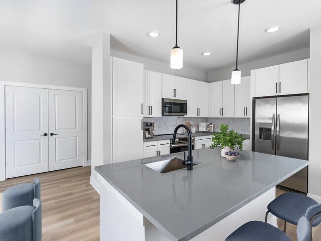 Elija su estilo con dos paquetes de acabados distintos y disfrute de un elegante paquete de electrodomésticos de acero inoxidable ENERGY STAR. - Modera Liberty Row