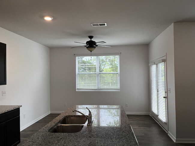Building Photo - 1083 Pepper Stone Dr
