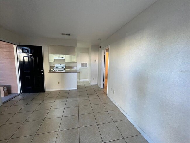 Building Photo - 2550 N Alafaya Trail
