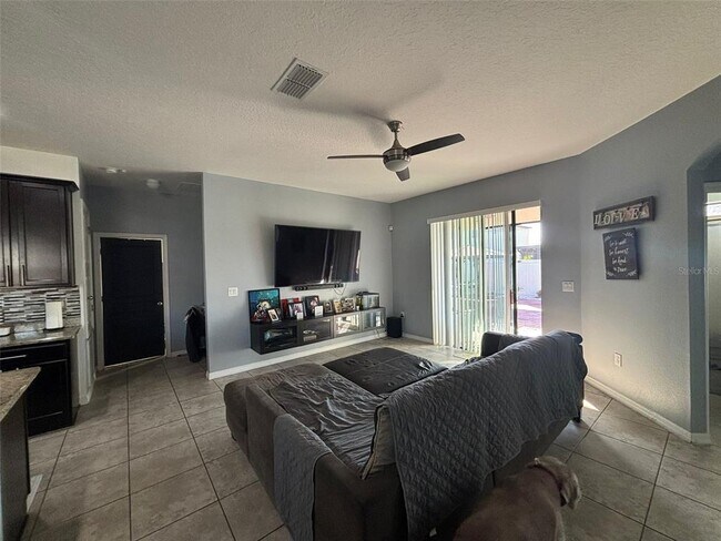 Building Photo - 1000 Vicenza St