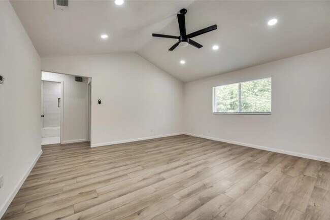 Foto del edificio - 1004 Darnell Ave