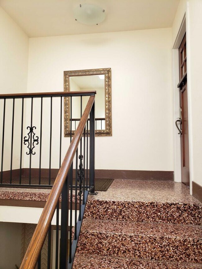 Building Photo - 3 bedroom in San Francisco CA 94122