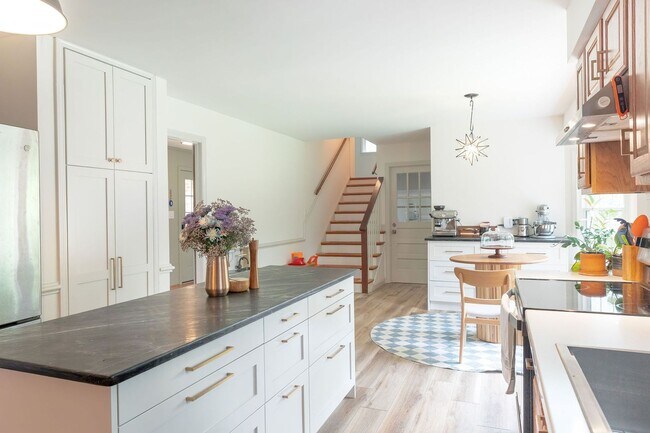 Foto del edificio - 4 Bed 2.5 Bath Home In VA Beach for Rent !
