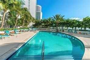 Foto del edificio - 1900 N Bayshore Dr